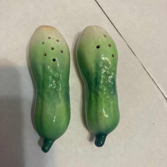 Vintage Ceramic Japan Salt and Pepper Shakers Cucumber Squash Figural Hand Paint - Picture 1 of 3